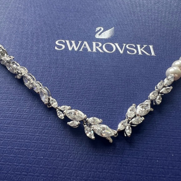 SWAROVSKI COLLECTIONS LOUISON PEARL NECKLACE - Picture 5 of 8